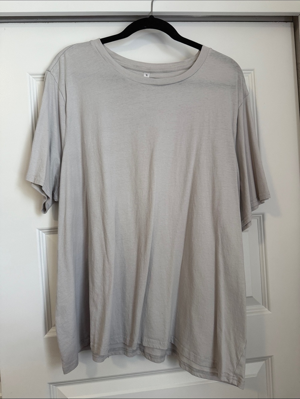 Fabletics Women’s Short Sleeve Crew Tee in Light Gray